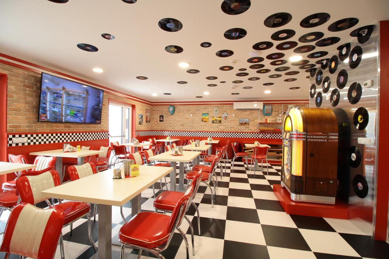 Jukebox Hotel Znojmo Ngoại thất bức ảnh